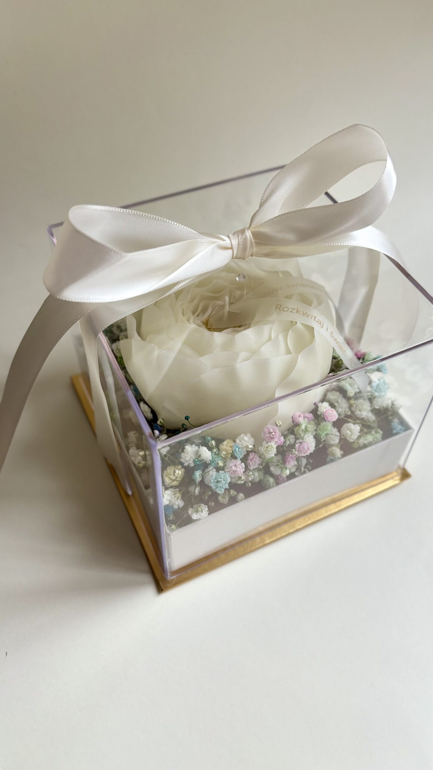 Kwadratowy, elegancki box z realistyczną świecą - obrazek 3